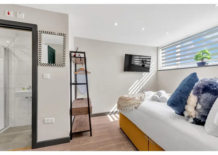 Get Your Zen On: Relaxing Studio In Central